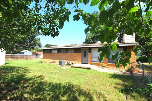 149 Hedgerow Lane, Lewisville, TX 75057