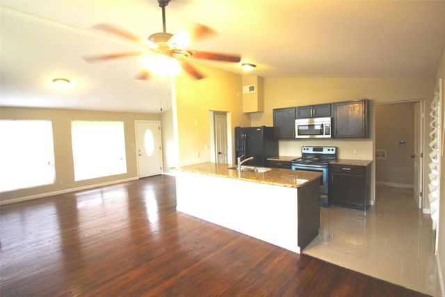 149 Hedgerow Lane, Lewisville, TX 75057