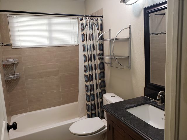 149 Hedgerow Lane, Lewisville, TX 75057