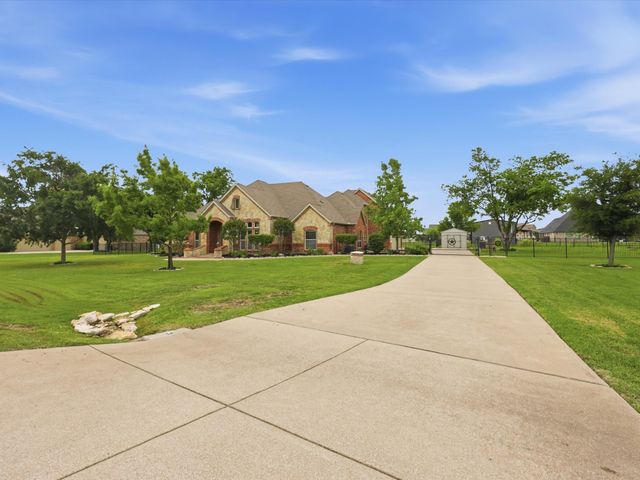 12833 Whisper Willows Drive, Fort Worth, TX 76052