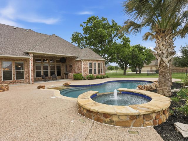 12833 Whisper Willows Drive, Fort Worth, TX 76052