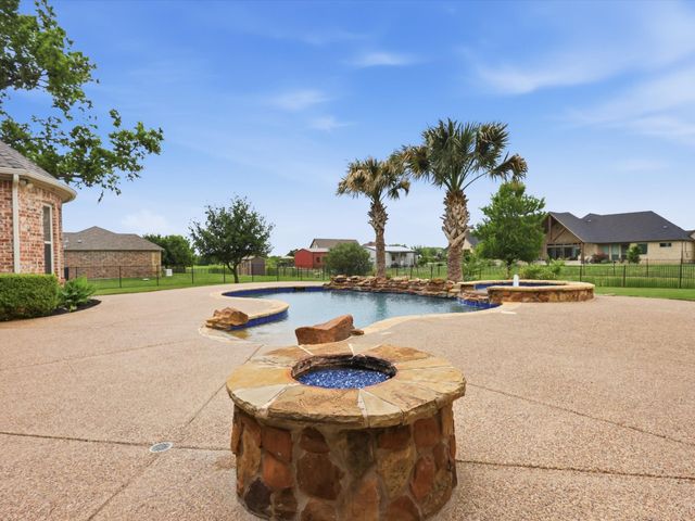 12833 Whisper Willows Drive, Fort Worth, TX 76052