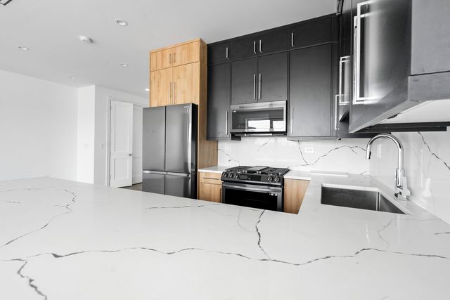 3008 W Belmont Avenue 3, Chicago, IL 60618