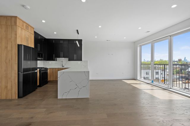 3008 W Belmont Avenue 3, Chicago, IL 60618