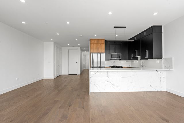 3008 W Belmont Avenue 3, Chicago, IL 60618