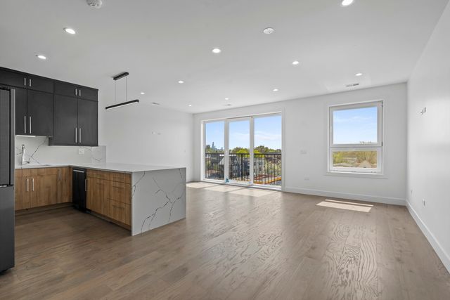 3008 W Belmont Avenue 3, Chicago, IL 60618