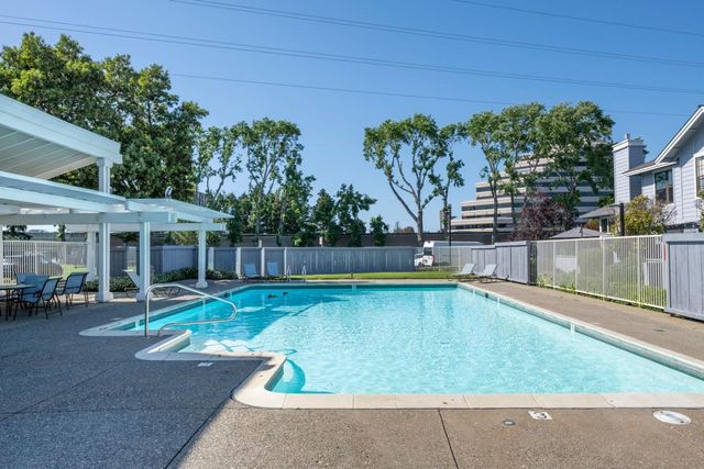 1422 Via Vista, San Mateo, CA 94404