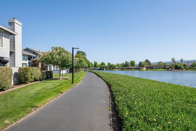 1422 Via Vista, San Mateo, CA 94404