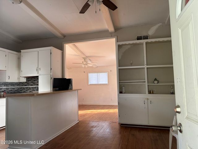 1750 Camellia Lane, Jackson, MS 39204