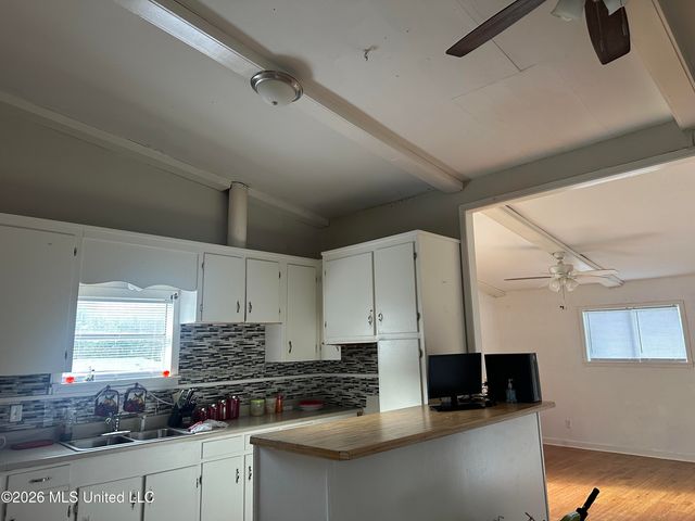 1750 Camellia Lane, Jackson, MS 39204