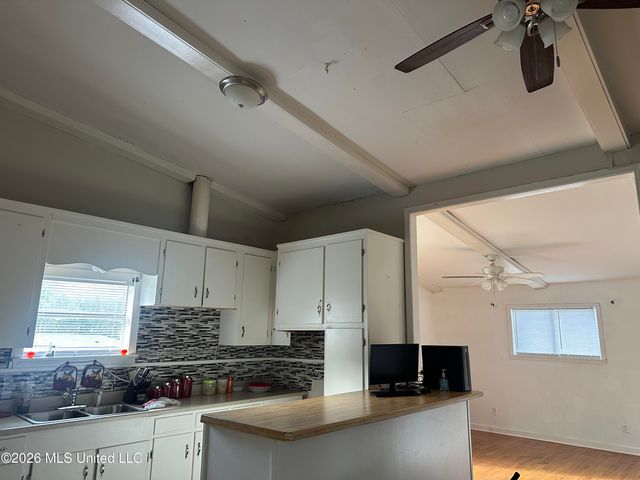 1750 Camellia Lane, Jackson, MS 39204