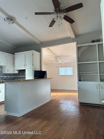 1750 Camellia Lane, Jackson, MS 39204