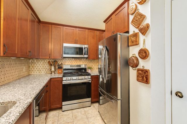 108 Coffee Lane, Lake Jackson, TX 77566