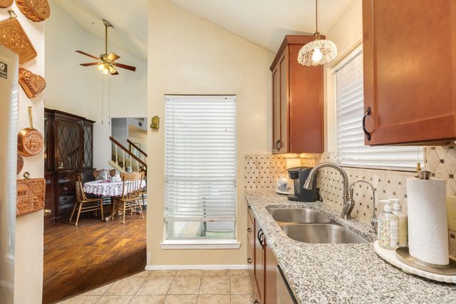 108 Coffee Lane, Lake Jackson, TX 77566