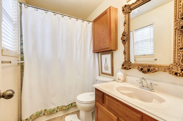 108 Coffee Lane, Lake Jackson, TX 77566