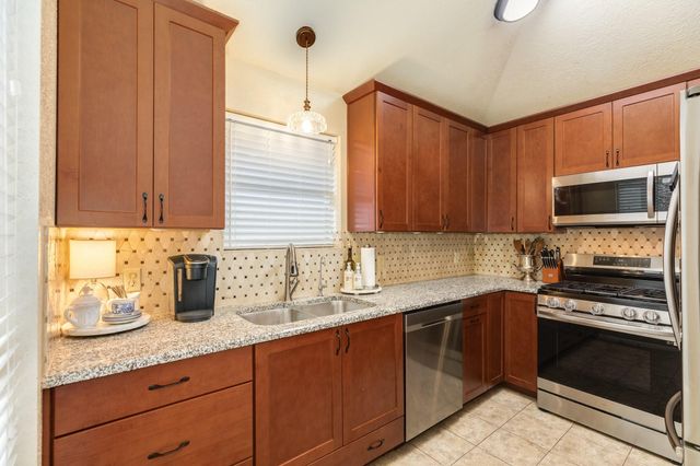 108 Coffee Lane, Lake Jackson, TX 77566