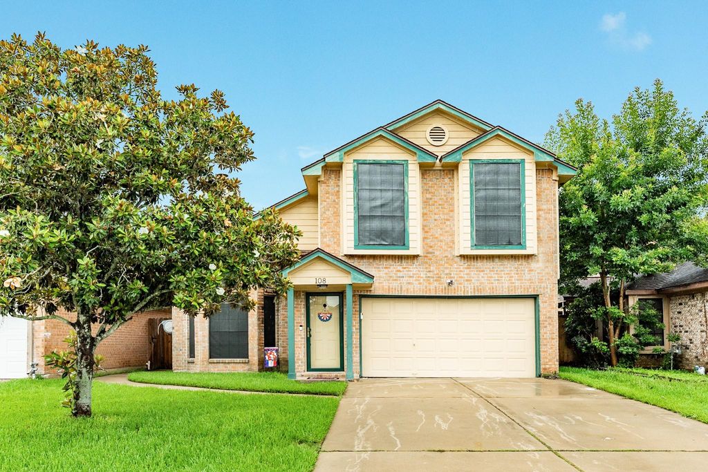 108 Coffee Lane, Lake Jackson, TX 77566