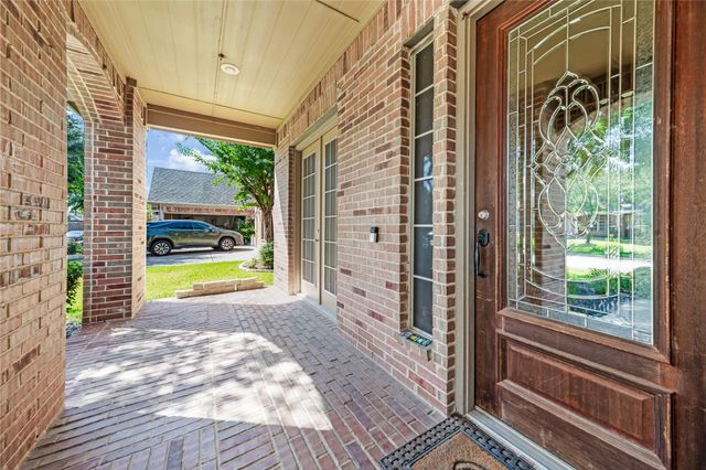 2212 Hobby Falcon Trail, Grand Prairie, TX 75052