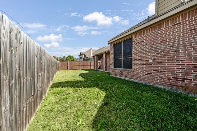 2212 Hobby Falcon Trail, Grand Prairie, TX 75052