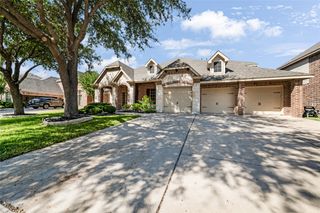 2212 Hobby Falcon Trail, Grand Prairie, TX 75052