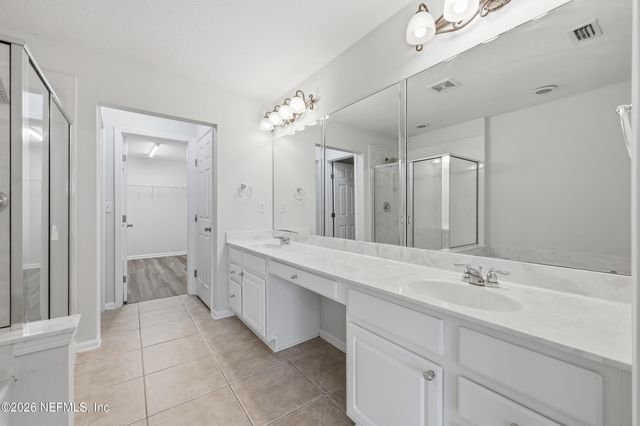 11064 CASTLEMAIN Circle E, Jacksonville, FL 32256