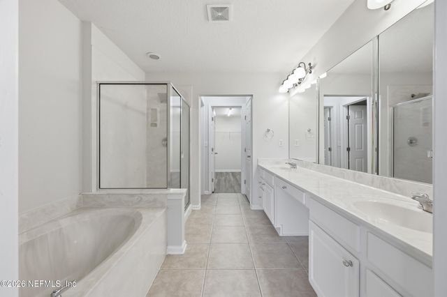 11064 CASTLEMAIN Circle E, Jacksonville, FL 32256