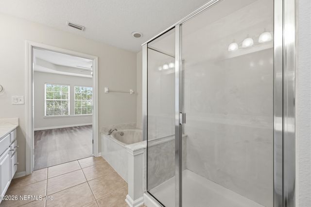 11064 CASTLEMAIN Circle E, Jacksonville, FL 32256