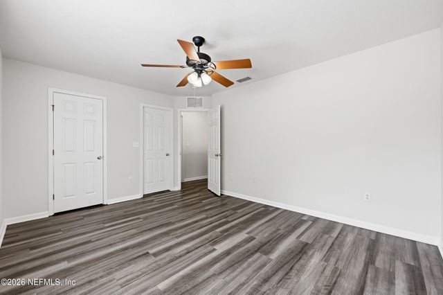 11064 CASTLEMAIN Circle E, Jacksonville, FL 32256