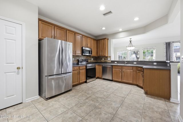 11064 CASTLEMAIN Circle E, Jacksonville, FL 32256