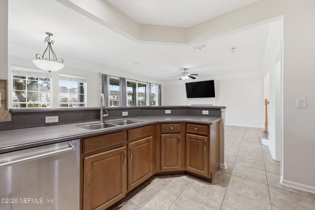 11064 CASTLEMAIN Circle E, Jacksonville, FL 32256