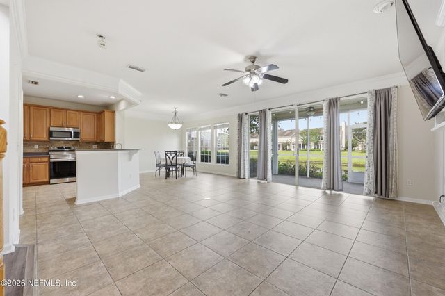 11064 CASTLEMAIN Circle E, Jacksonville, FL 32256