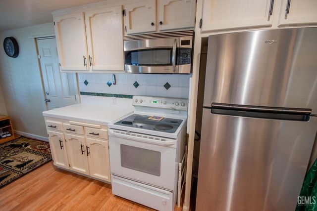 2901 Kaibab Avenue, Bakersfield, CA 93306