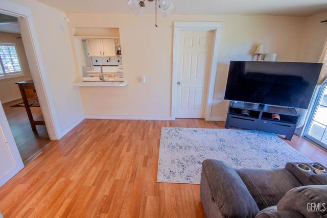 2901 Kaibab Avenue, Bakersfield, CA 93306