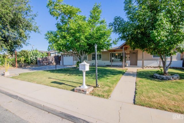 2901 Kaibab Avenue, Bakersfield, CA 93306