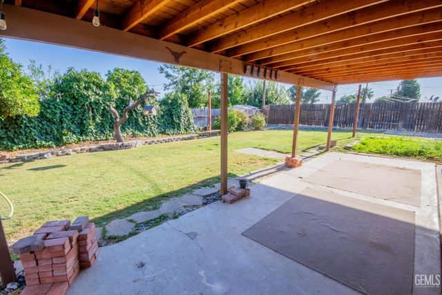 2901 Kaibab Avenue, Bakersfield, CA 93306