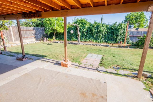 2901 Kaibab Avenue, Bakersfield, CA 93306