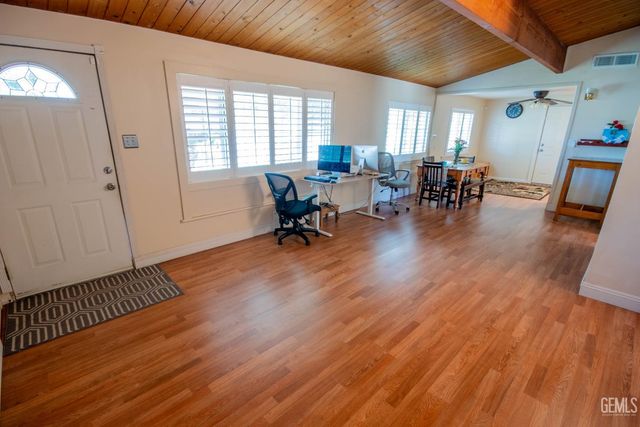 2901 Kaibab Avenue, Bakersfield, CA 93306