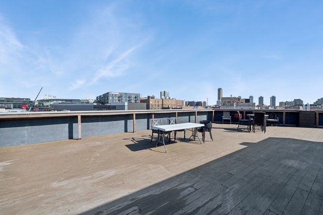 1045 W Cornelia Avenue 501, Chicago, IL 60657
