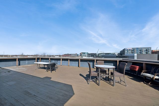 1045 W Cornelia Avenue 501, Chicago, IL 60657