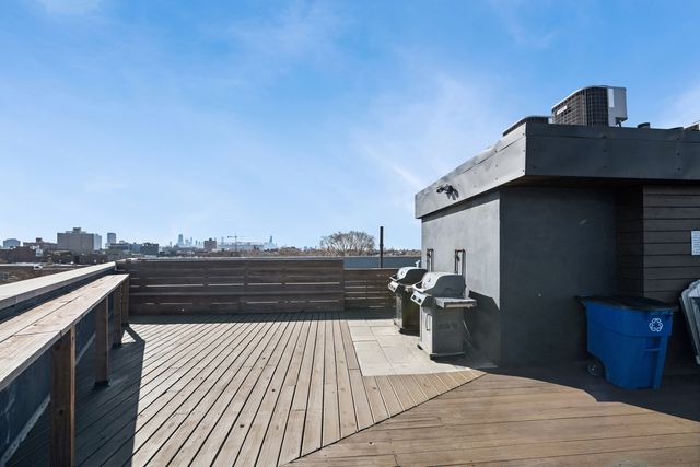 1045 W Cornelia Avenue 501, Chicago, IL 60657