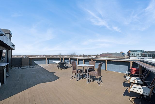 1045 W Cornelia Avenue 501, Chicago, IL 60657