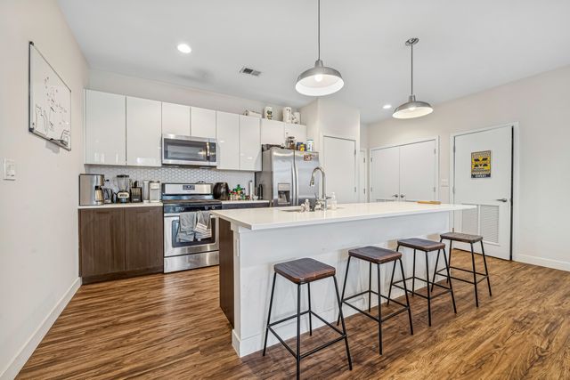 1045 W Cornelia Avenue 501, Chicago, IL 60657