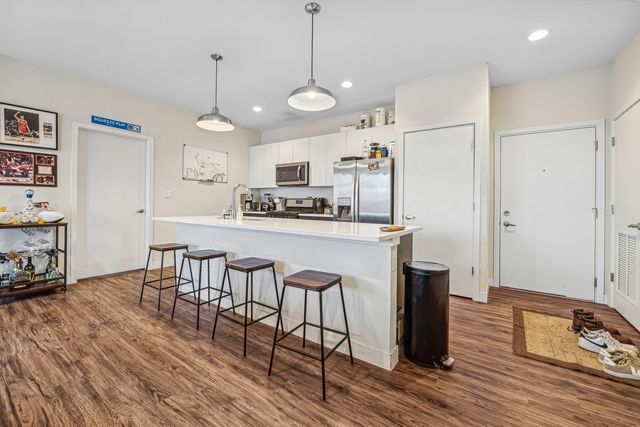 1045 W Cornelia Avenue 501, Chicago, IL 60657