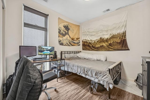 1045 W Cornelia Avenue 501, Chicago, IL 60657