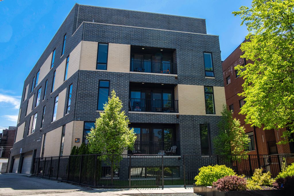 1045 W Cornelia Avenue 501, Chicago, IL 60657