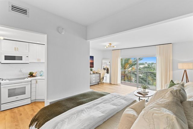 2900 NE 30 Street C5, Fort Lauderdale, FL 33306