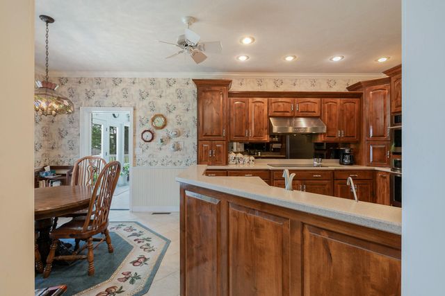 3331 E Fox Grape Street, Springfield, MO 65804