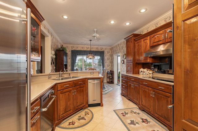 3331 E Fox Grape Street, Springfield, MO 65804