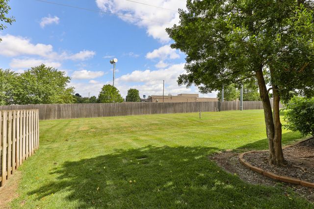 3331 E Fox Grape Street, Springfield, MO 65804