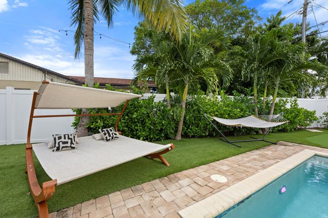 1096 SW 27th Avenue, Boynton Beach, FL 33426